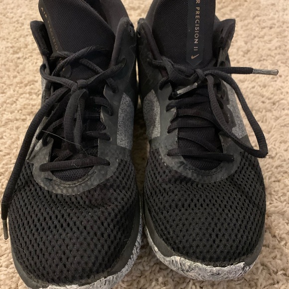 Nike basketball shoes - Picture 2 of 2